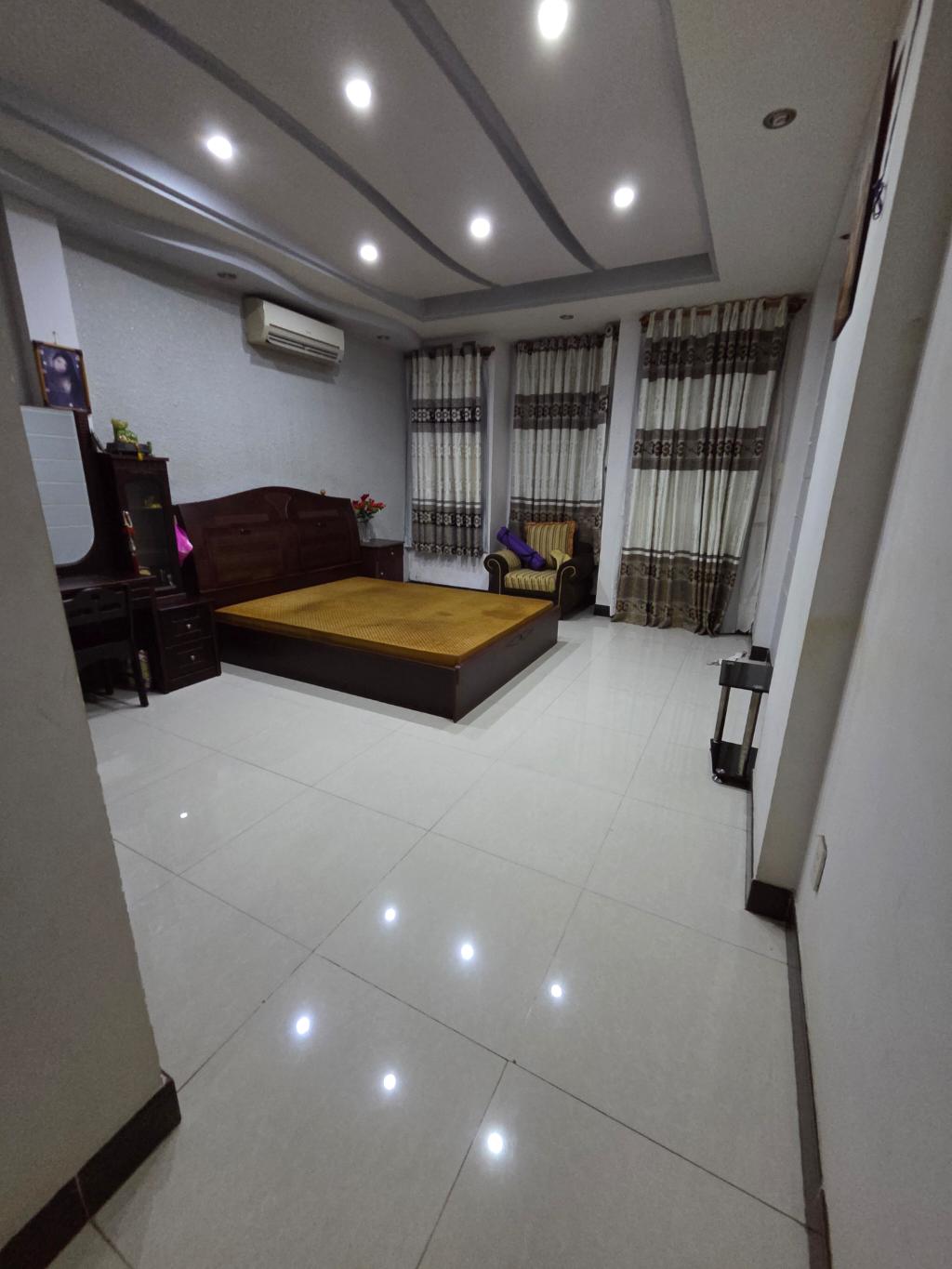 Cần bán nhà mặt tiền chợ ngay công viên, khu VIP Bình Phú, Giá nhỉn 9 tỷ, DT 78m2 (4x19m)